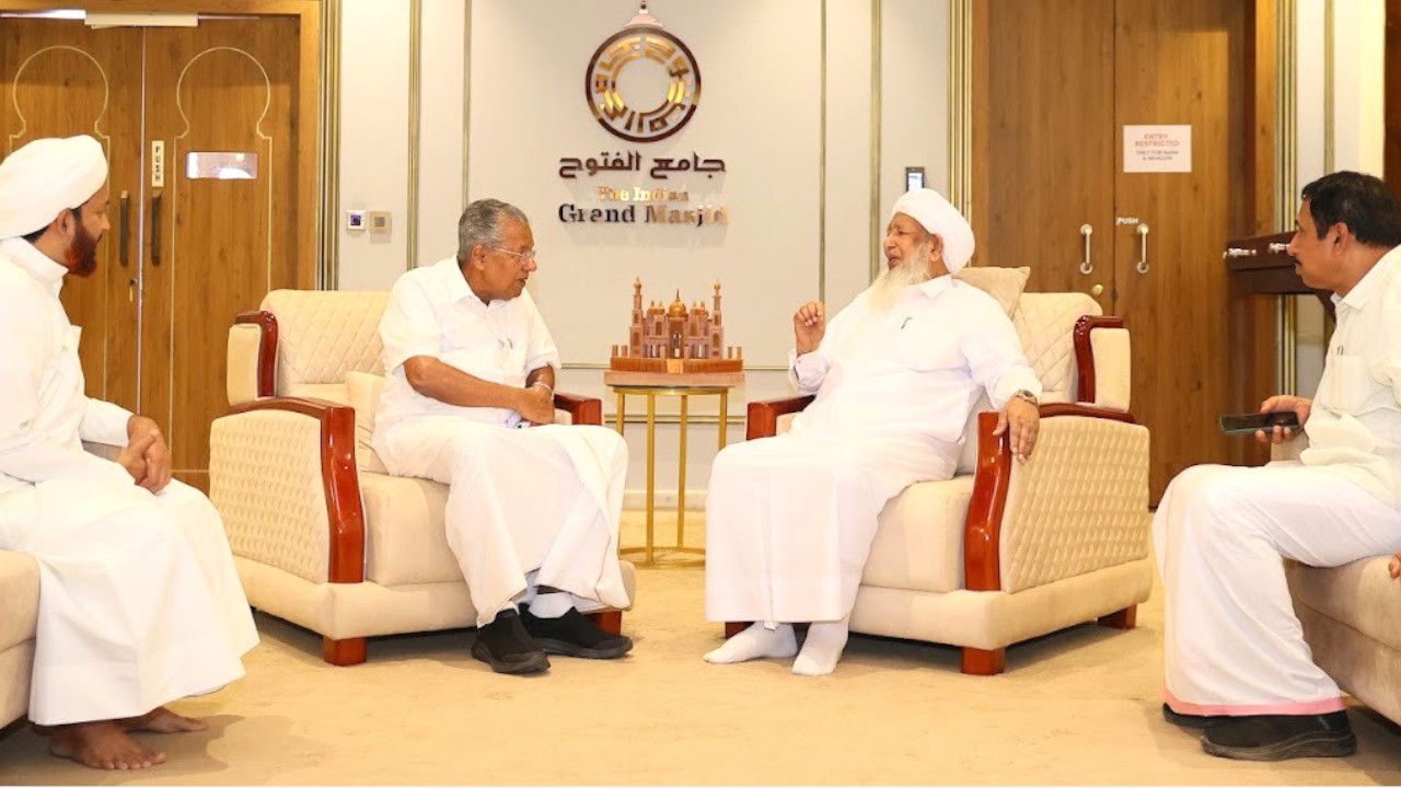 CM Pinarayi Vijayan Visits Kanthapuram.jpg