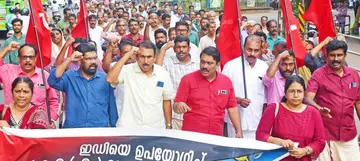 ഇഡിയെ ഉപയോഗിച്ച് നേതാക്കളെ വേട്ടയാടുന്നതിൽ പ്രതിഷേധിച്ച് സിപിഐ എം നേതൃത്വത്തിൽ കോഴിക്കോട് നഗരത്തിൽ നടന്ന പ്രകടനം
