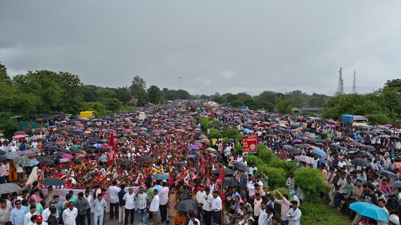 CPIM Blocks Dahanu Protest 1.jpg