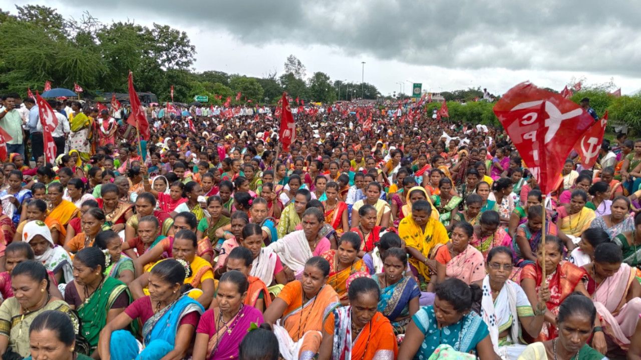 CPIM Blocks Dahanu Protest MAIN PHOTO.jpg