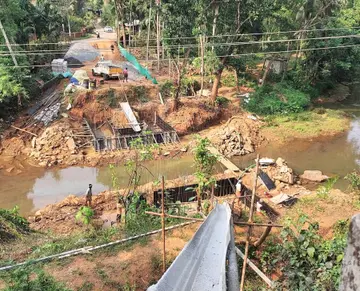 നവകേരള സദസിൽ അനുവദിച്ച 2 കോടി രൂപ വിനിയോഗിച്ച് വീരമംഗലം കാക്കുറുശി ക്ഷേത്രത്തിനടുത്ത് കാക്കാത്തോടിന് കുറുകെ നിർമിക്കുന്ന പുതിയ പാലം പണി പുരോഗമിക്കുന്നു 