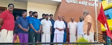 പുനലൂർ ഏരിയ കമ്മിറ്റി ഓഫീസിൽ സി പി ആശാൻ അനുസ്മരണം സിഐടിയു ജില്ലാ സെക്രട്ടറി എസ് ജയമോഹൻ
ഉദ്ഘാടനംചെയ്യുന്നു