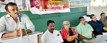 കരുനാഗപ്പള്ളിയിൽ നടന്ന സി പി കരുണാകരൻപിള്ള അനുസ്മരണം എം ശിവശങ്കരപ്പിള്ള ഉദ്ഘാടനംചെയ്യുന്നു 