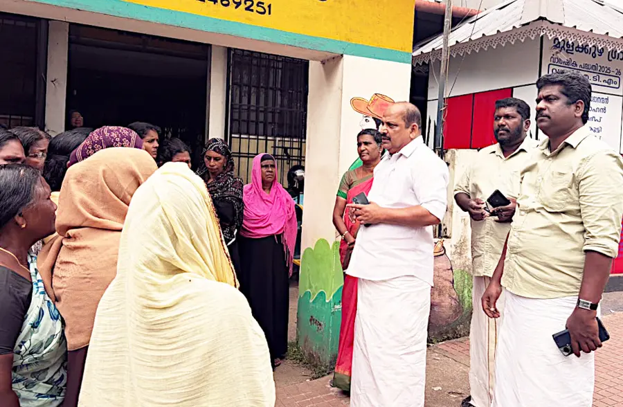 എൻആർഇജി വർക്കേഴ്സ് യൂണിയന്റെ  മുളക്കുഴ നോർത്ത് മേഖല കമ്മിറ്റിയുടെ നേതൃത്വത്തിൽ നടന്ന പ്രതിഷേധ സമരം യൂണിയൻ സംസ്ഥാന കമ്മിറ്റിയംഗം  എം എച്ച് റഷീദ് ഉദ്ഘാടനംചെയ്യുന്നു
