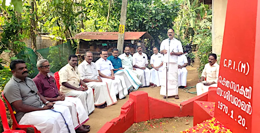 ചെറിയനാട് ശിവരാമന്റെ രക്തസാക്ഷിത്വ വാർഷികത്തിന്റെ ഭാഗമായി അനുസ്മരണ സമ്മേളനം സിപിഐ എം  ചെങ്ങന്നൂർ ഏരിയ സെക്രട്ടറി എം ശശികുമാർ ഉദ്ഘാടനംചെയ്യുന്നു
