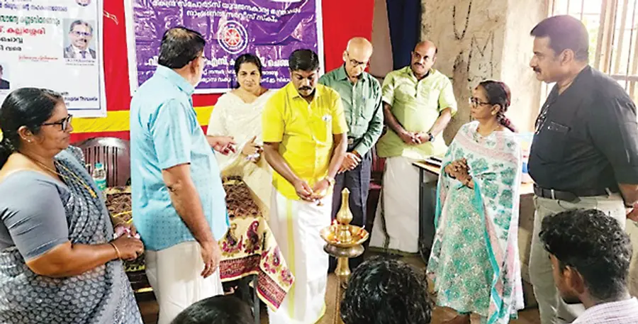 നേത്രപരിശോധനാ ക്യാമ്പ് പഞ്ചായത്ത് പ്രസിഡന്റ് പി വി സജൻ ഉദ്ഘാടനംചെയ്യുന്നു