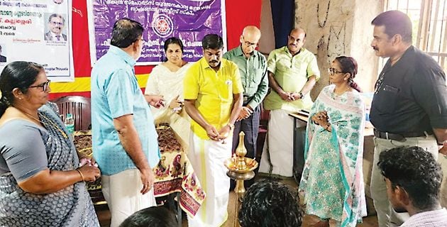 നേത്രപരിശോധനാ ക്യാമ്പ് പഞ്ചായത്ത് പ്രസിഡന്റ്‌ പി വി സജൻ ഉദ്ഘാടനംചെയ്യുന്നു