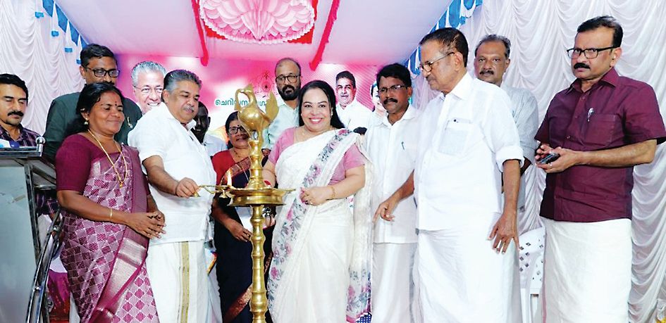 ചെറിയനാട് പഞ്ചായത്തിലെ സർക്കാർ ആയുർവേദ ആശുപത്രിയുടെ ഉപകേന്ദ്രവും നവീകരിച്ച വായനശാലയും  മന്ത്രി സജി ചെറിയാൻ ഉദ്ഘാടനംചെയ്യുന്നു