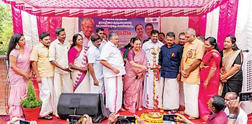 തിരുവൻവണ്ടൂർ ഇരമല്ലിക്കര കുടുംബാരോഗ്യകേന്ദ്രവും ലാബും മന്ത്രി വീണാ ജോർജ് ഉദ്ഘാടനംചെയ്യുന്നു.  മന്ത്രി സജി ചെറിയാൻ സമീപം--