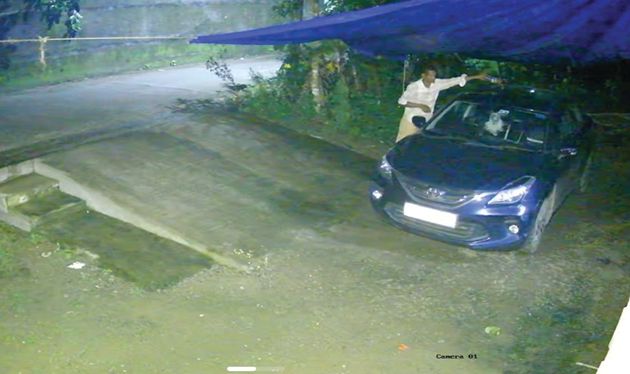 കാർ കത്തിക്കുന്ന  സിസിടിവി ദൃശ്യം