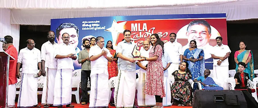 ചെങ്ങന്നൂർ നിയോജകമണ്ഡലത്തിൽ എംഎൽഎ പ്രതിഭാ പുരസ്കാരവിതരണം സ്പീക്കർ എ എൻ ഷംസീർ ഉദ്ഘാടനംചെയ്യുന്നു