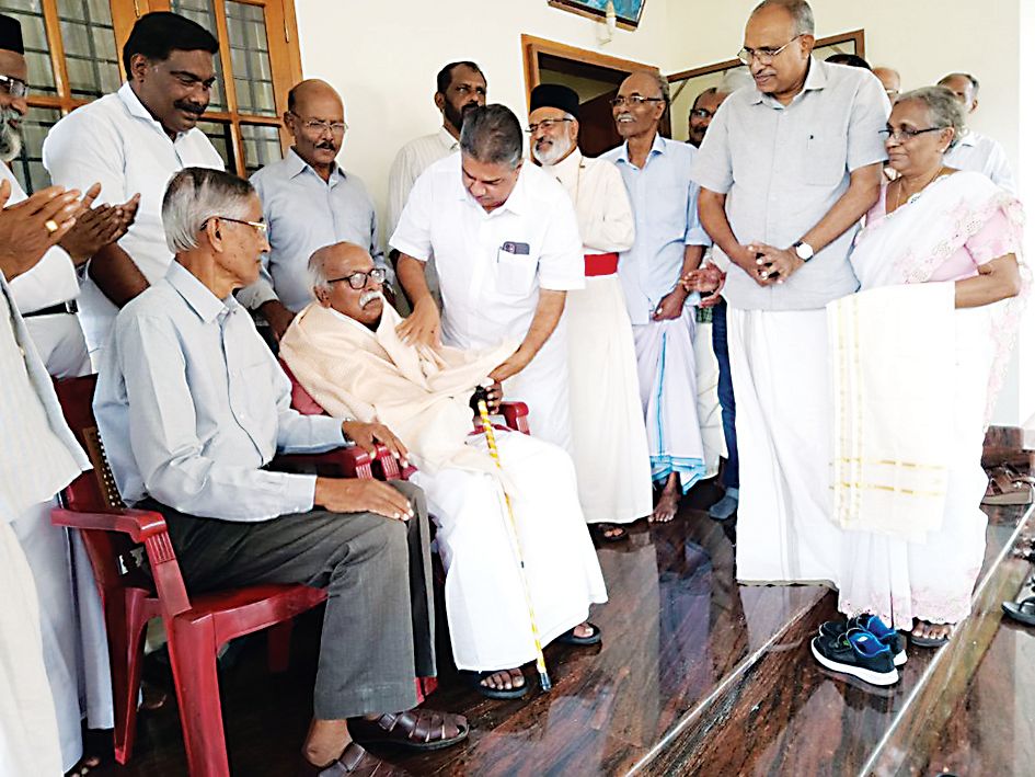 When Minister Saji Cherian honored George Mathew, son of freedom fighter Kudil George, who was martyred in the firing.
