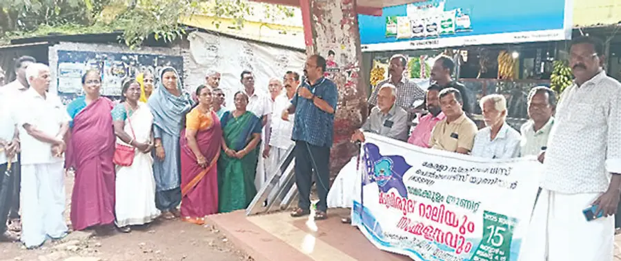 കെഎസ്എസ്പിയു താമരക്കുളം യൂണിറ്റ് സംഘടിപ്പിച്ച ലഹരിവിരുദ്ധ റാലിയും സമ്മേളനവും ചാരുംമൂട് സിഎച്ച്സി ഹെൽത്ത് സൂപ്പർവൈസർ രാജീവ് വേണാട് ഉദ്ഘാടനംചെയ്യുന്നു