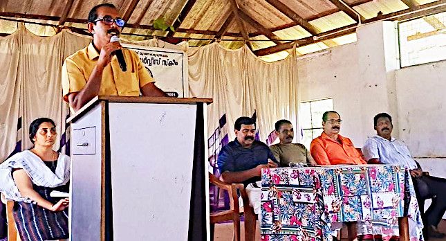 ചുനക്കര ഗവ. വിഎച്ച്എസ്എസിലെ നാഷണൽ സർവീസ് സ-്​കീം യൂണിറ്റ്​ സംഘടിപ്പിച്ച കാർഗിൽ ദിനാചരണം ചുനക്കര പഞ്ചായത്ത് പ്രസിഡന്റ്​  കെ ആർ അനിൽകുമാർ ഉദ്ഘാടനംചെയ്യുന്നു