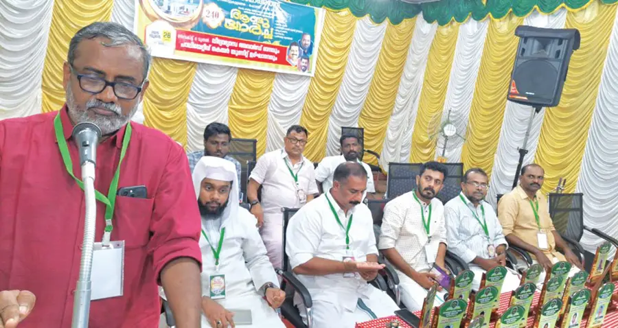 ആദിക്കാട്ടുകുളങ്ങര ദർഗാശെരീഫിൽ തൈക്കാഅപ്പായുടെ
ആണ്ടുനേർച്ചയോടനുബന്ധിച്ച് നടന്ന പൊതുസമ്മേളനം മന്ത്രി പി പ്രസാദ്
ഉദ്ഘാടനംചെയ്യുന്നു