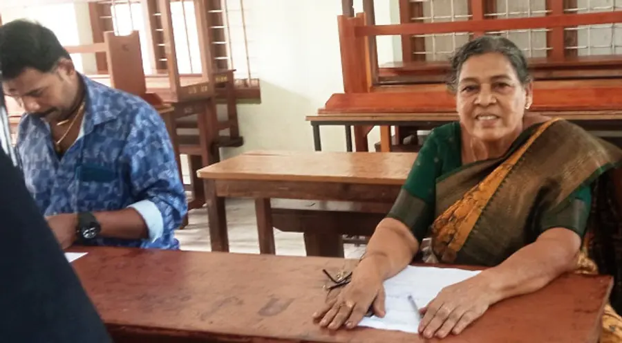 നടി ലീന ആന്റണി ചേര്‍ത്തല ഗവ. ഗേള്‍സ് സ്‌കൂളില്‍ ഹയര്‍സെക്കൻഡറി  രണ്ടാംവര്‍ഷ തുല്യതാ പരീക്ഷയെഴുതുന്നു