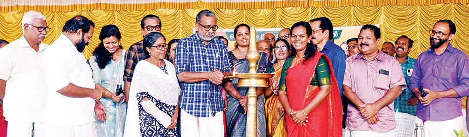 പെരുമ്പളത്ത്‌ വിള ആരോഗ്യ പരിപാലനകേന്ദ്രം, കാർഷിക കർമസേന ഓഫീസ് എന്നിവ മന്ത്രി പി പ്രസാദ്‌ ഉദ്ഘാടനംചെയ്യുന്നു