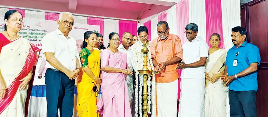 കിഴങ്ങുവിള വിത്തുഗ്രാമം പദ്ധതിയുടെ ഭാഗമായി കാർഷിക സെമിനാറും നടീൽവസ്‌തു, കാർഷികോപാധി എന്നിവയുടെ  വിതരണവും മന്ത്രി പി പ്രസാദ്‌ ഉദ്‌ഘാടനംചെയ്യുന്നു