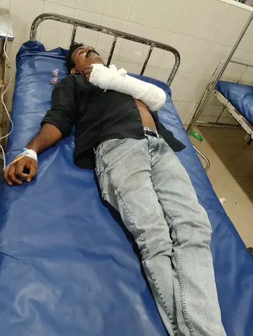 കോൺഗ്രസ് നേതാവ് ഉൾപ്പെട്ട സംഘത്തിന്റെ മർദനത്തിൽ പരിക്കേറ്റ  വിമൽകുമാറിനെ ആശുപത്രിയിൽ പ്രവേശിച്ചപ്പോൾ