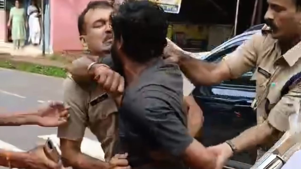 Congress Worker Attacks Police in chakkarakkal