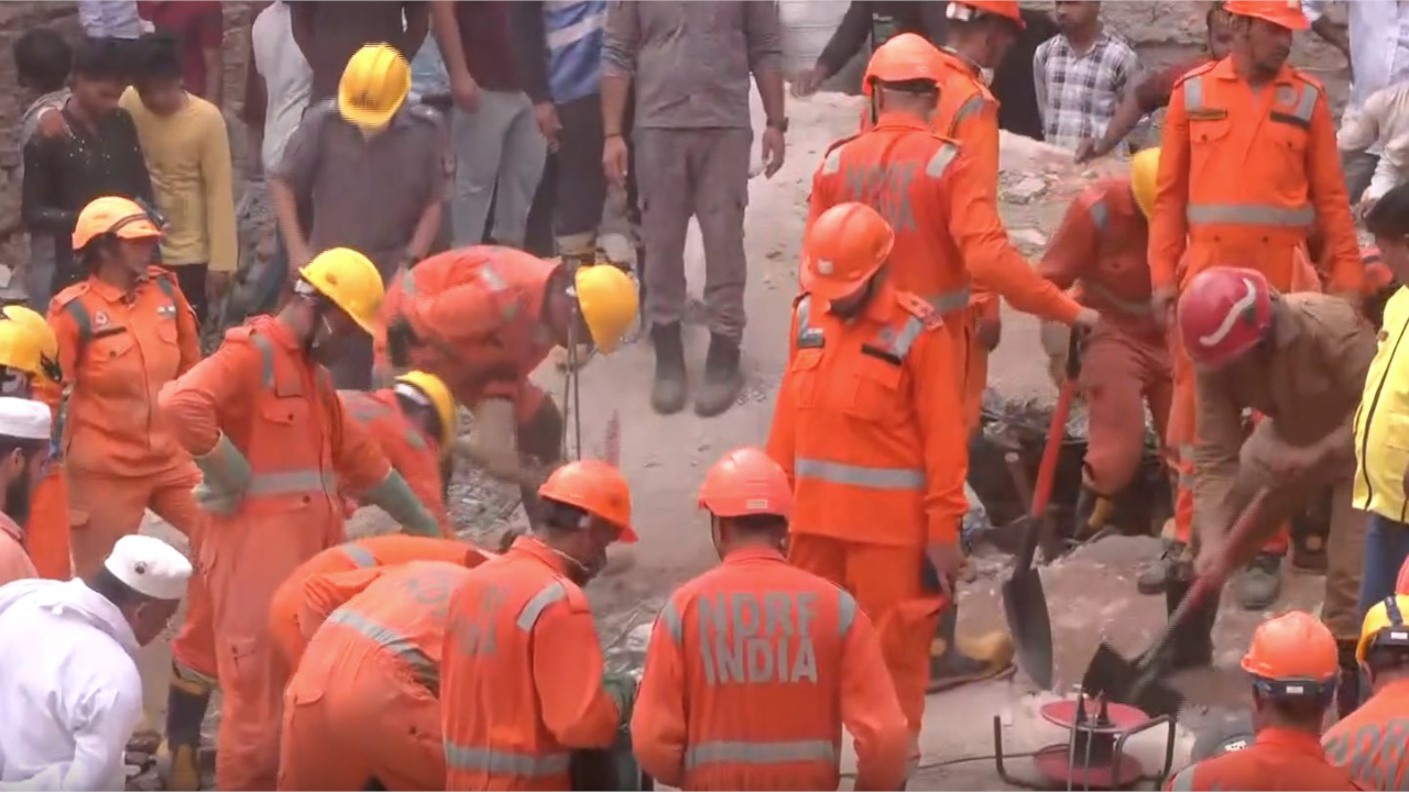 DELHI BUILDING COLLAPSED