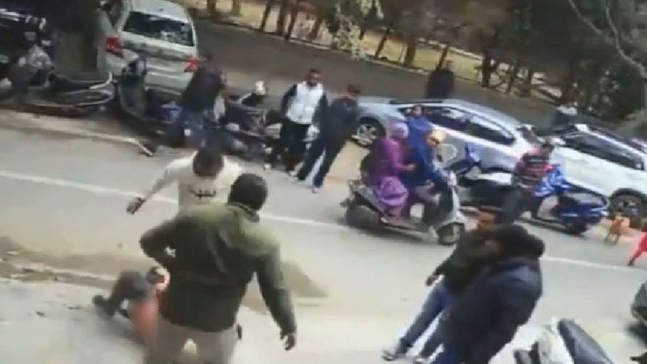 DELHI FAMILY ATTACKED