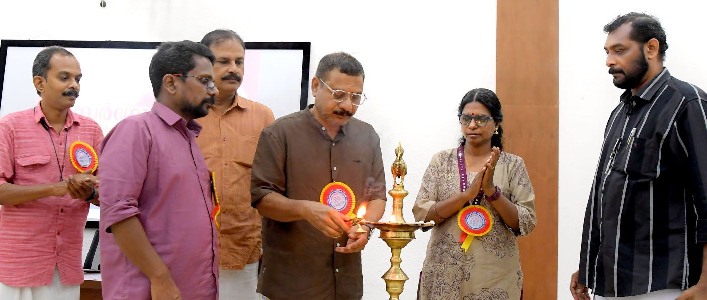 എൻജിഒ യൂണിയൻ തൃശൂർ ജില്ലാ കലോത്സവം റഫീഖ്‌ അഹമ്മദ്‌ ഉദ്‌ഘാടനം ചെയ്യുന്നു