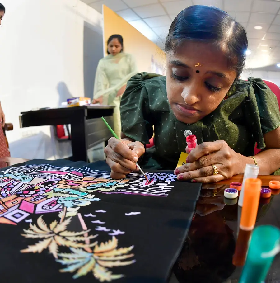 എംപോസ്‌ പെയിന്റിങ് മത്സരത്തിൽ ആലപ്പുഴ  കൃഷ്‌ണപുരം മനോവികാസ്‌ കേന്ദ്ര ബഡ്‌സിലെ ചിന്നു