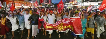 സിപിഐ  എം ജില്ലാ കമ്മിറ്റി ഓഫീസിലേക്ക്‌ ബിജെപി  മാർച്ച് നടത്തിയതിൽ പ്രതിഷേധിച്ച്‌ സിപിഐ എം ജില്ലാ കമ്മിറ്റിയുടെ നേതൃത്വത്തിൽ ട‍ൗണിൽ നടത്തിയ പ്രകടനം