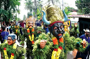 മൂന്നോണ നാളിൽ കിഴക്കുംപാട്ടുകര  വടക്കുംമുറി ദേശത്തിന്റെ കുമ്മാട്ടി