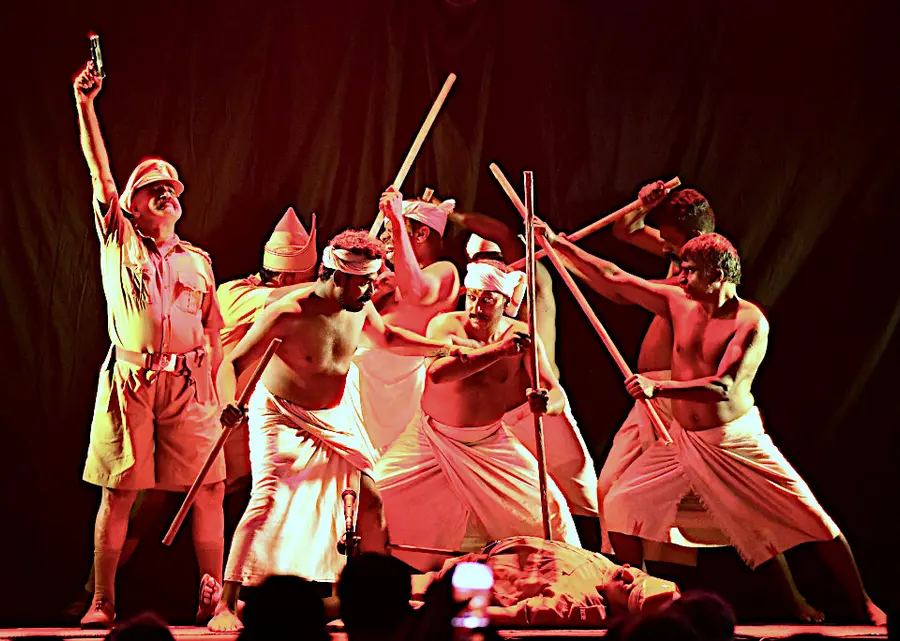 സിപിഐ സംസ്ഥാന സമ്മേളനത്തിന്റെ ഭാഗമായി മൂവാറ്റുപുഴ റിയൽവ്യൂ ക്രിയേഷൻസ് ആലപ്പുഴ ബീച്ചിൽ അവതരിപ്പിച്ച തോപ്പിൽ ഭാസിയുടെ ജീവിതകഥ ‘ഷെൽട്ടർ’ നാടകം