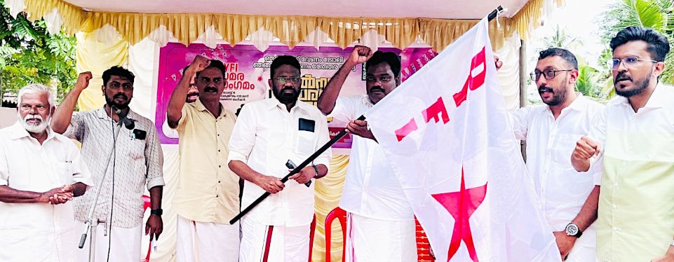 DYFI foot march in Pallana by TK Devakumar handing over the flag to Captain S Sureshkumar
