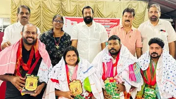 ഡിവൈഎഫ്‌ഐയുടെ ഡൽഹി ചലോ മാർച്ചിൽ പങ്കെടുത്ത്‌ അറസ്‌റ്റിലായവർക്ക്‌ ചേർത്തലയിൽ സ്വീകരണം  നൽകിയപ്പോൾ
