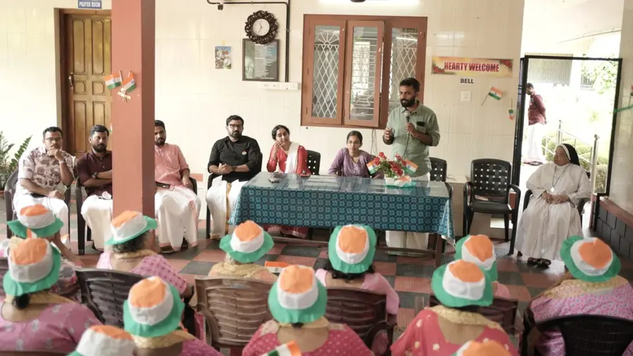 DYFI Kannur Professional Sub-Committee Hosts Onam Celebration at Snehanikethan