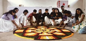 ഡിവൈഎഫ്ഐ താമരക്കുളത്ത് പൂക്കളമൊരുക്കുന്നു 