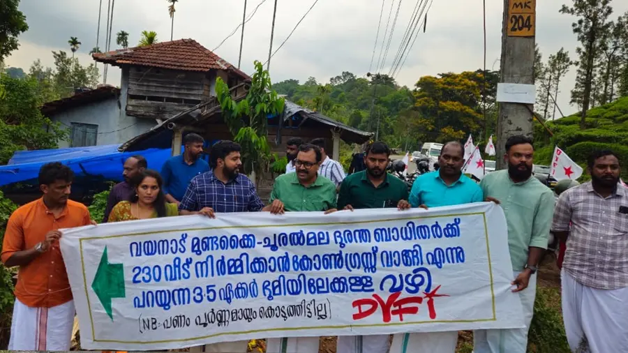 DYFI Protest Congress scam mundakkai rehabilitation