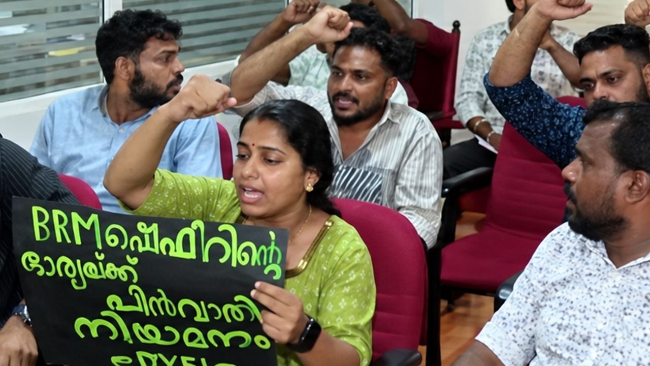 DYFI Protest at SIEMAT Office