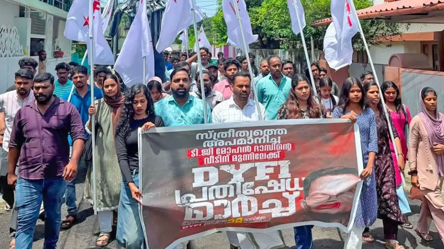 DYFI Protest march to TG Mohandas house