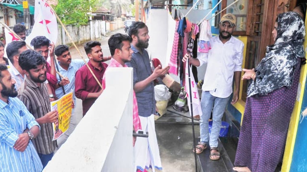 DYFI SFI Protest Against Rahul mamkootathil at palakkad