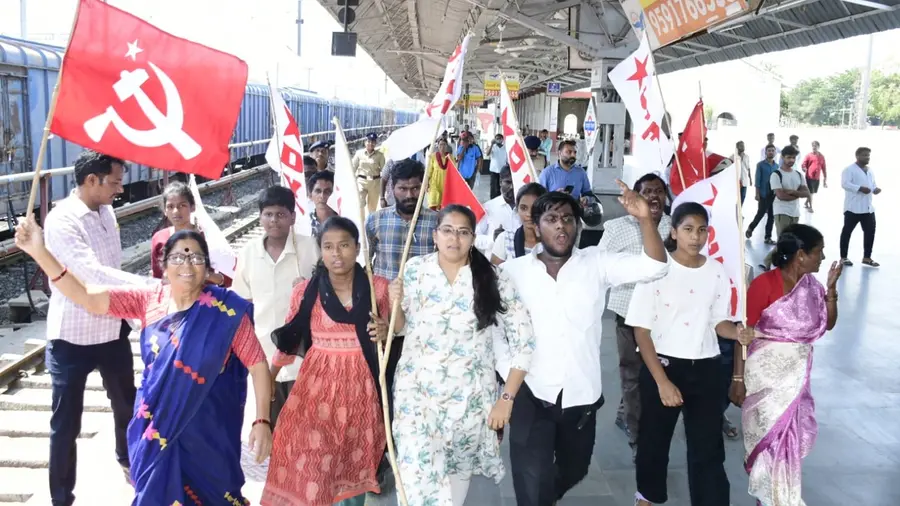 DYFI SFI Protest Kalaburagi railway station