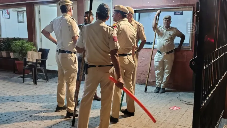 Delhi Police Arrive at Surjeet Bhawan .jpg