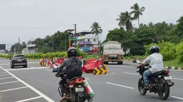 ദേശീയപാത വടക്കഞ്ചേരിയിൽ അപകടമായ രീതിയിൽ താൽക്കാലിക ഡിവൈഡറുകൾ സ്ഥാപിച്ചിരിക്കുന്നു