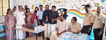ടിങ്കെർ ലാബിൽ അധ്യാപകരും ജനപ്രതിനിധികളും