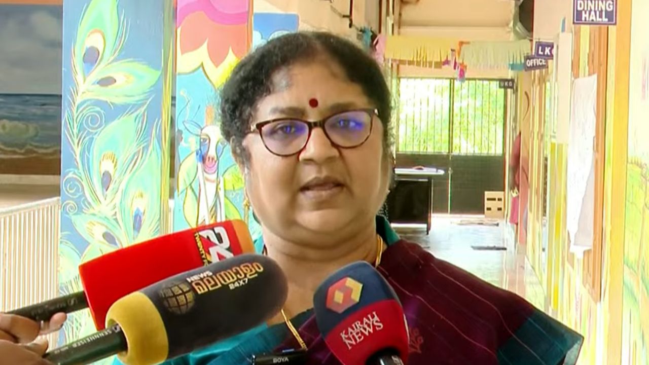 Dr R Bindu