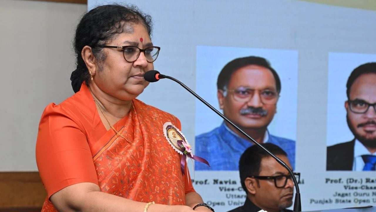 Dr R Bindu