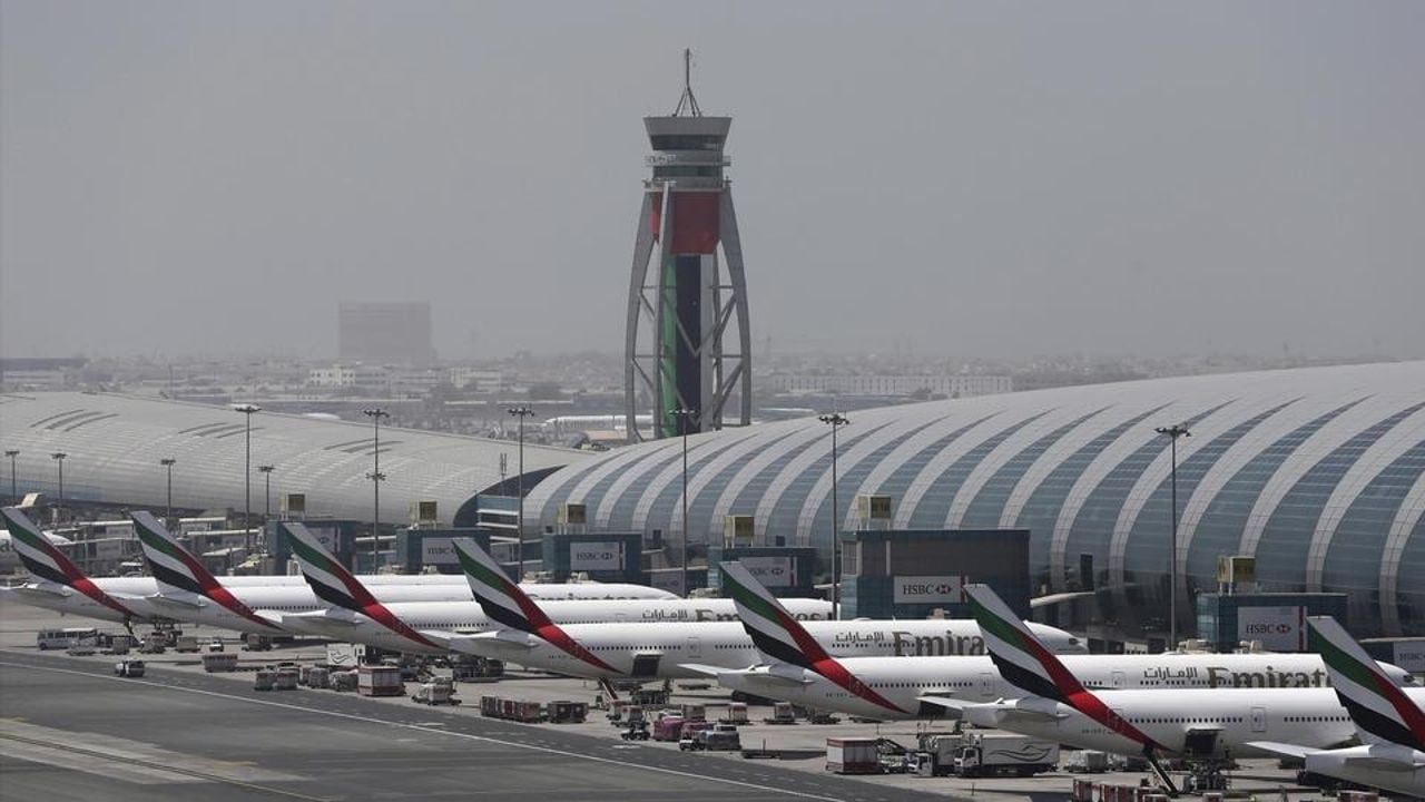 Dubai airport.jpg