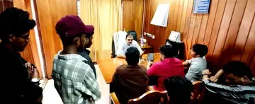 പന്മന പഞ്ചായത്തിലെ രൂക്ഷമായ തെരുവ് നായ ശല്യത്തിന് അടിയന്തര പരിഹാരം ആവശ്യപ്പെട്ട് പഞ്ചായത്ത് സെക്രട്ടറിയ്ക്ക്ഡിവൈഎഫ്ഐ നിവേദനം നൽകുന്നു