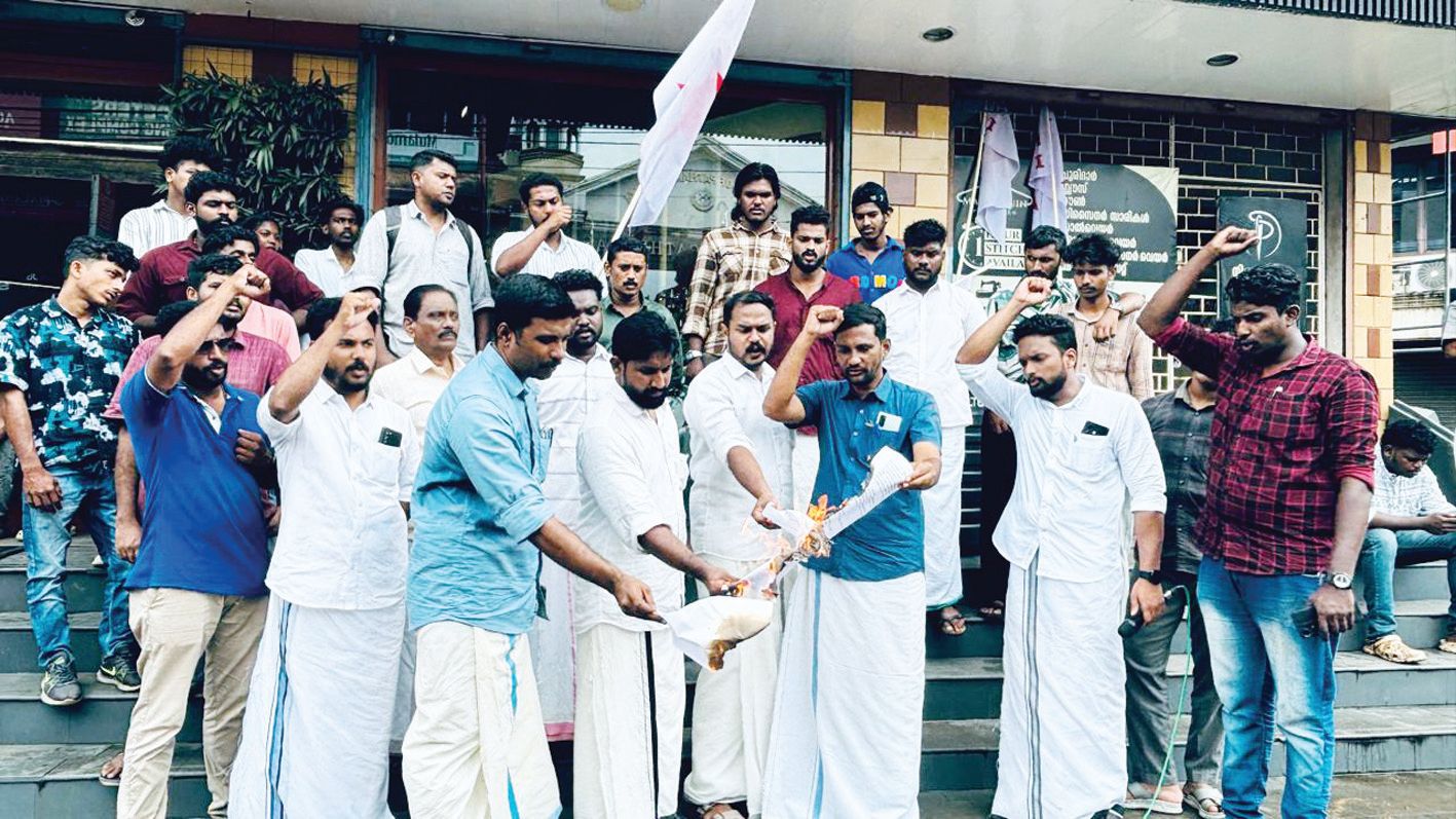 പ്രതിഷേധിച്ചു. 