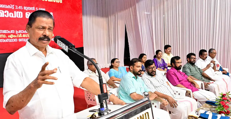തൃശൂർ റീജണൽ തിയറ്ററിൽ നടന്ന ഇ എം എസ് സ്മൃതി ദേശീയ സെമിനാറിന്റെ സമാപന സമ്മേളനം സിപിഐ എം സംസ്ഥാന സെക്രട്ടറി എം വി ഗോവിന്ദൻ ഉദ്ഘാടനം ചെയ്യുന്നു