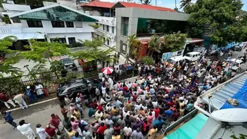 Ed raid pinarayi vijayan's home trivandrum cpim protest
